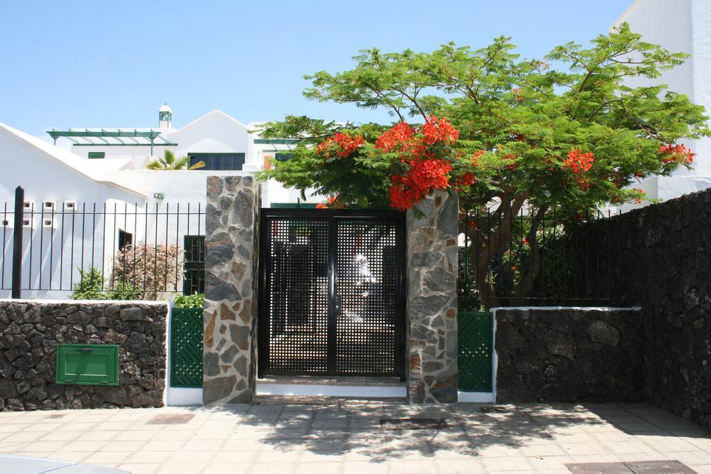 Apartamentos Las Acacias Puerto del Carmen  Exteriör bild